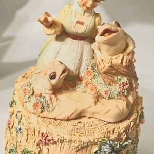 Vint. ceramic The Facts of Life music box 1990.  Merri Roderick, Enesco Liebli